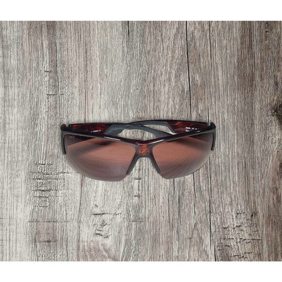 Costa Del Mar sunglasses with case main image 4